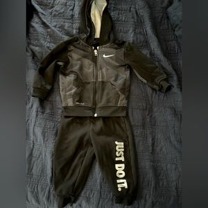 Nike Dri-Fit sweatsuit 18m